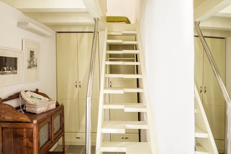 Home Above (Apartment loft)
