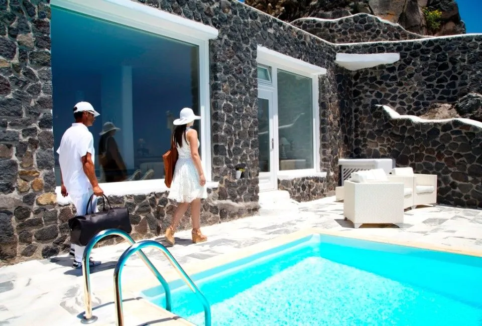Honeymoon Suite with Private Pool &amp; Caldera View