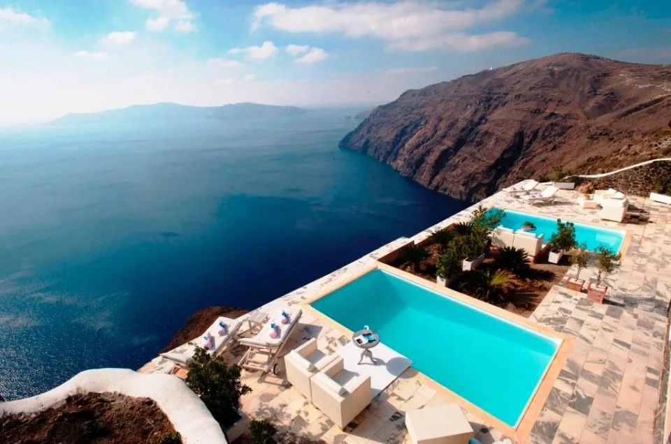 Honeymoon Suite with Private Pool &amp; Caldera View