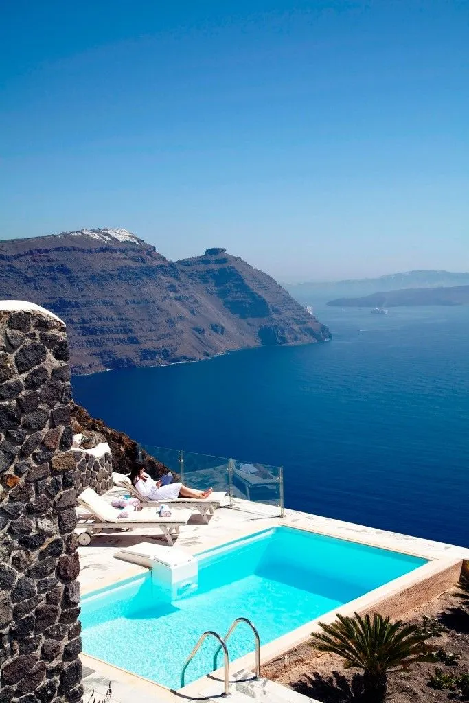 Honeymoon Suite with Private Pool &amp; Caldera View