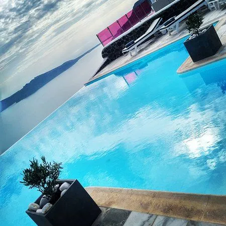 Master Villa with outdoor Jacuzzi &amp; Caldera view