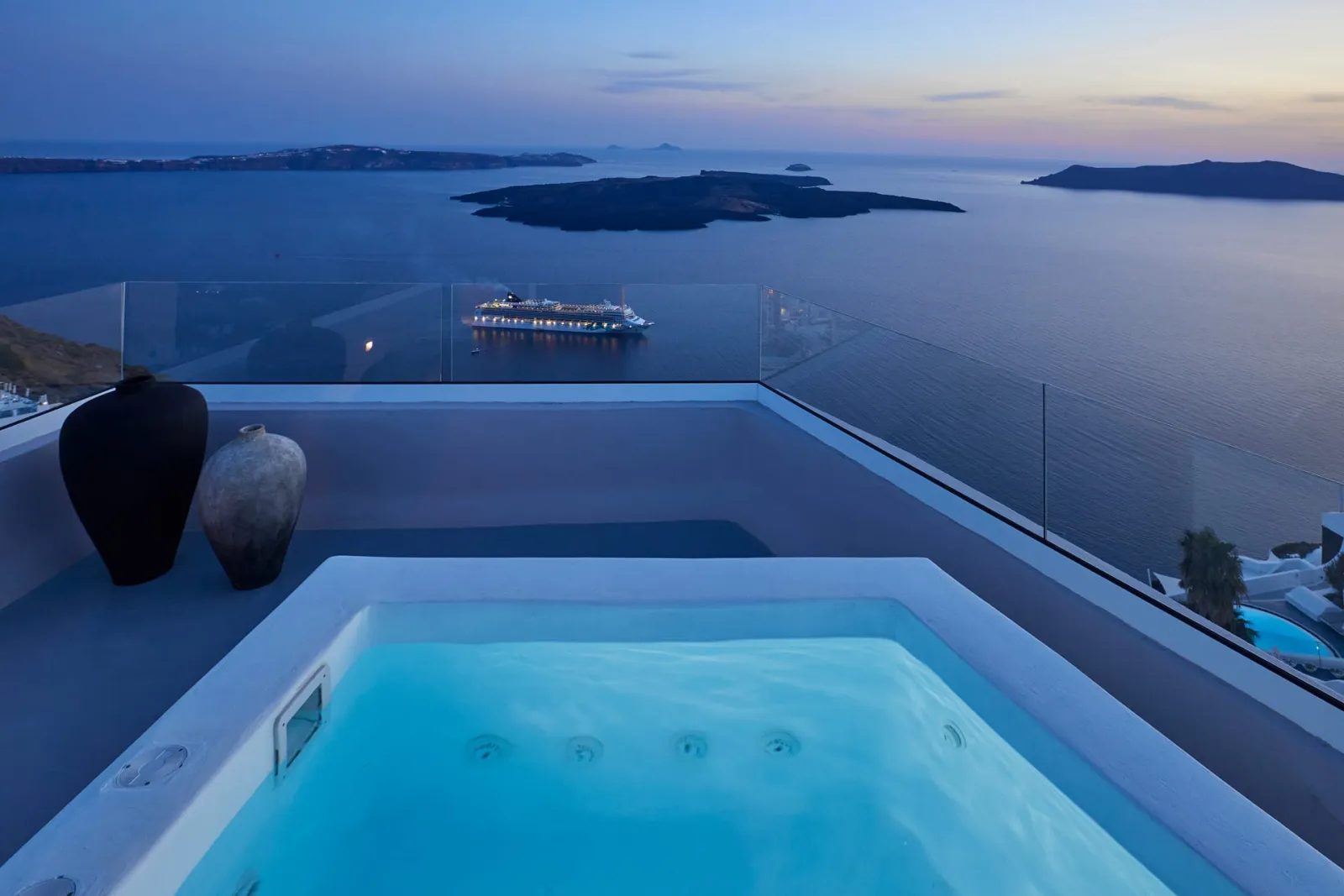 Grand caldera view suite with outdoor hot tub No 3