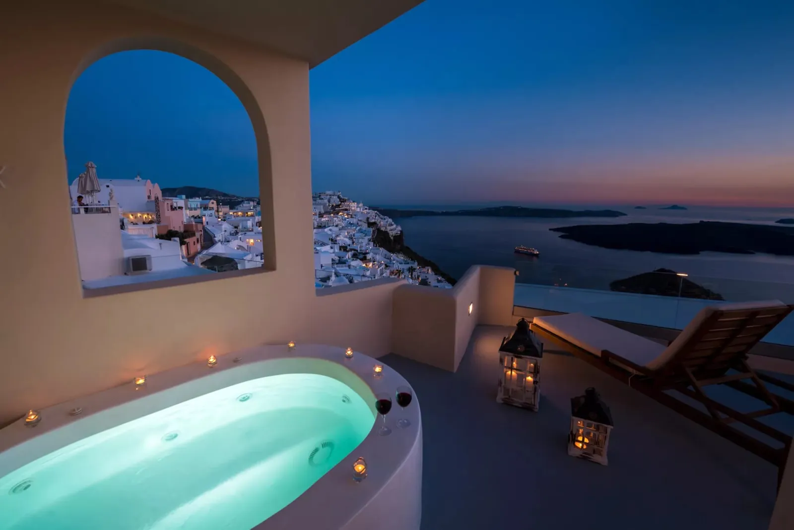 Honeymoon caldera view suite with outdoor hot tub No 5