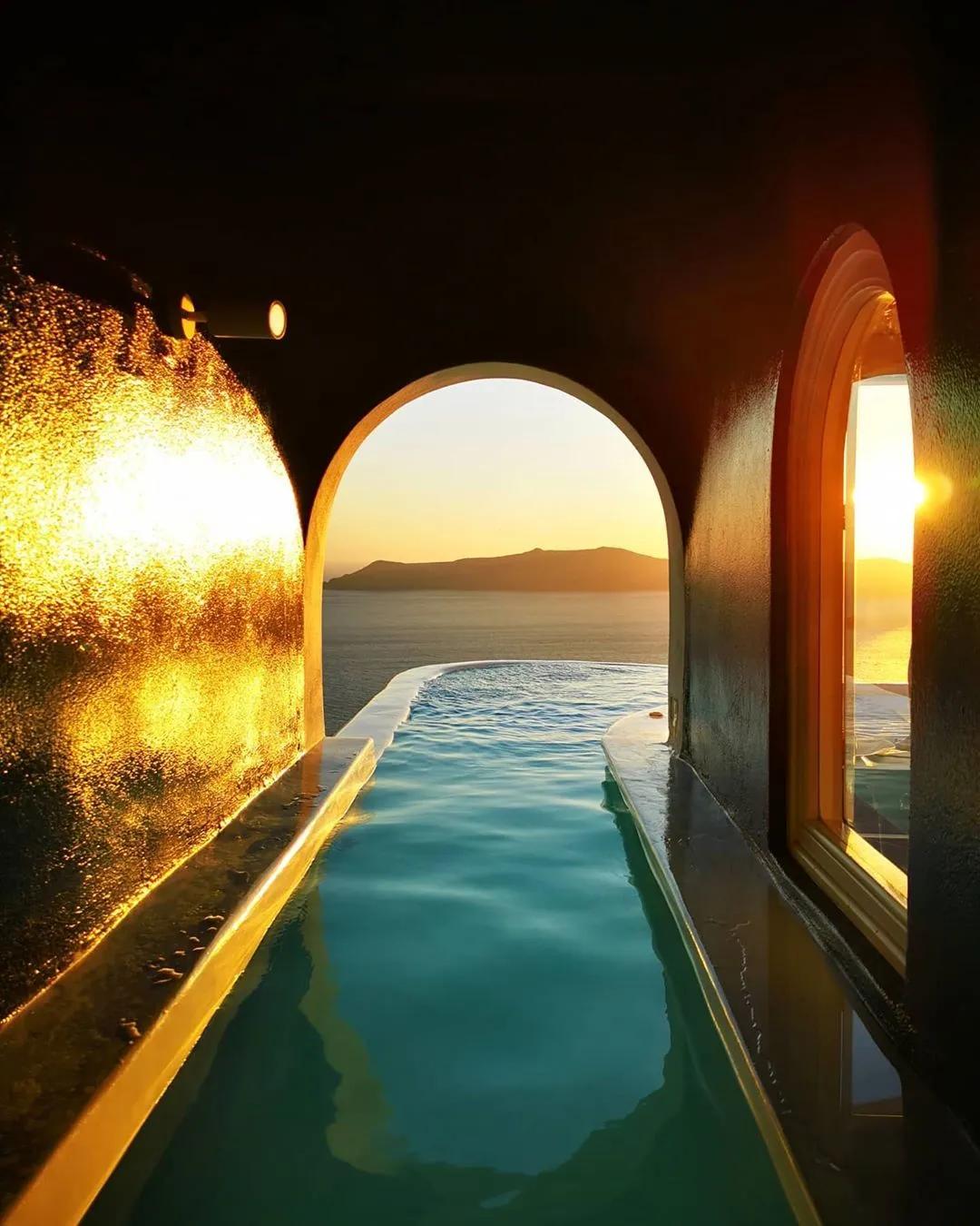 Honeymoon Pool Suite - Private Caldera Sea Sunset view