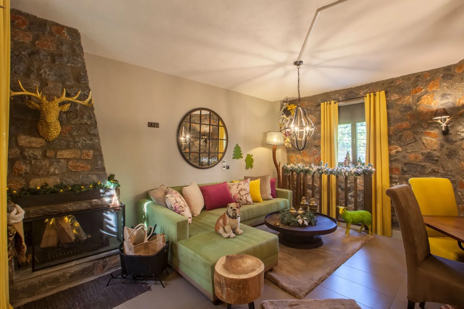 Rock Dandy - Private chalet with fireplace. Up to 6