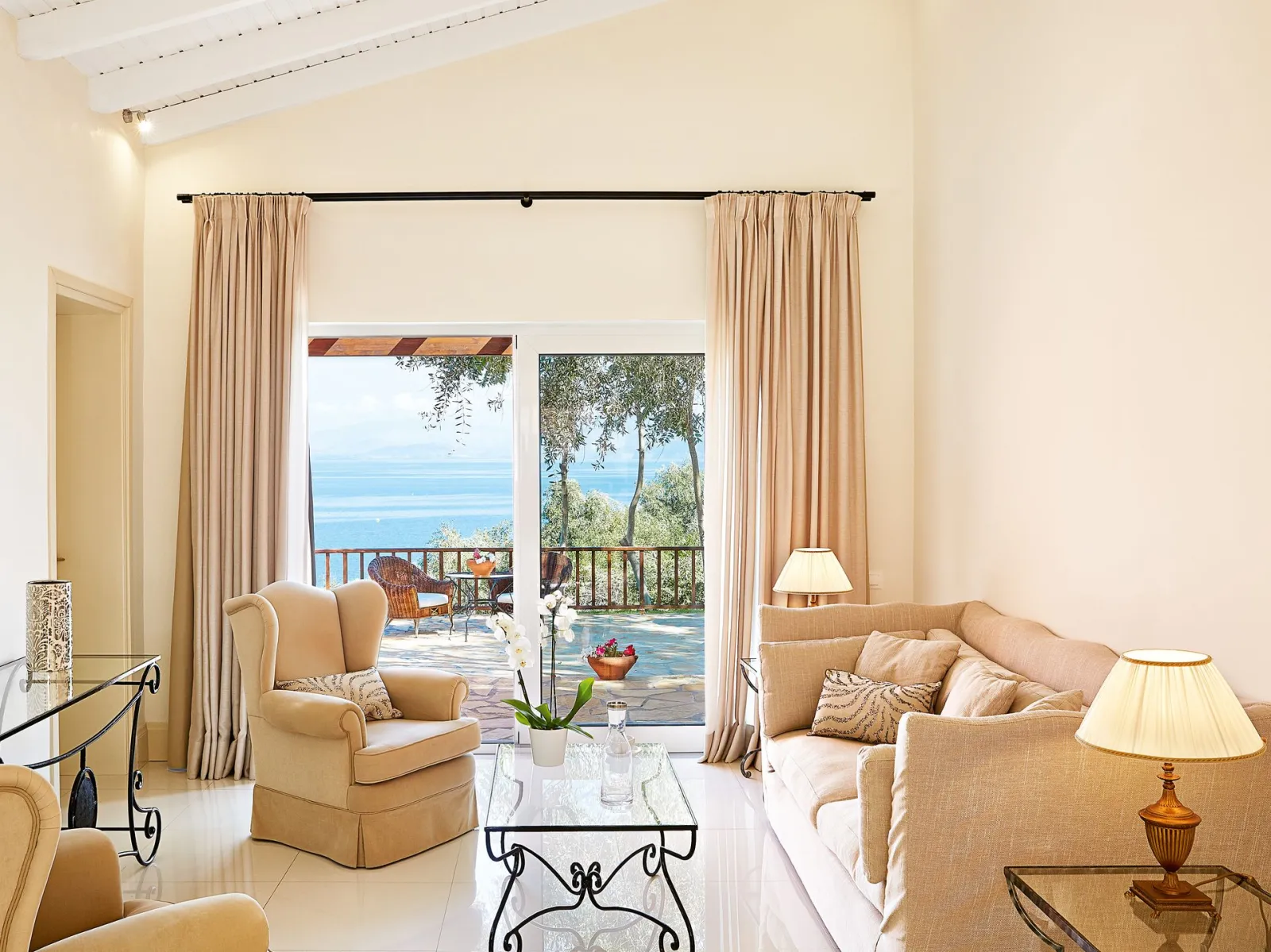 Dream Villa 2-Bedroom with Private Garden &amp; Sea View 