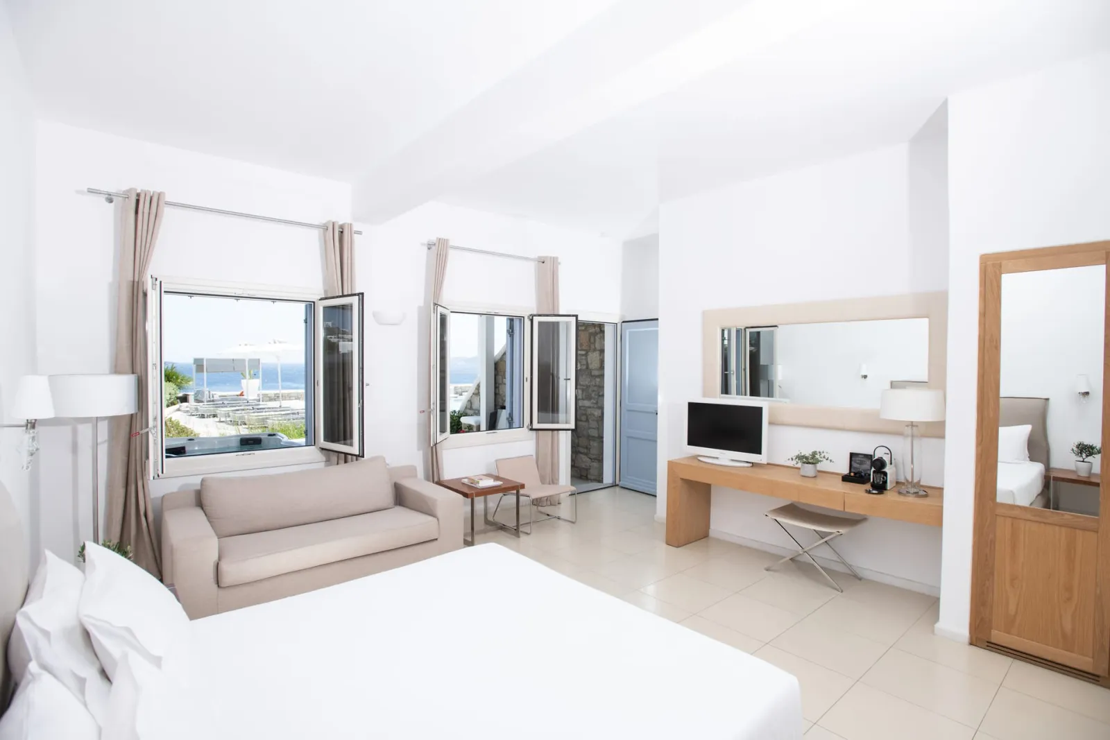 Deluxe Suite Sea View With Outdoor Jacuzzi