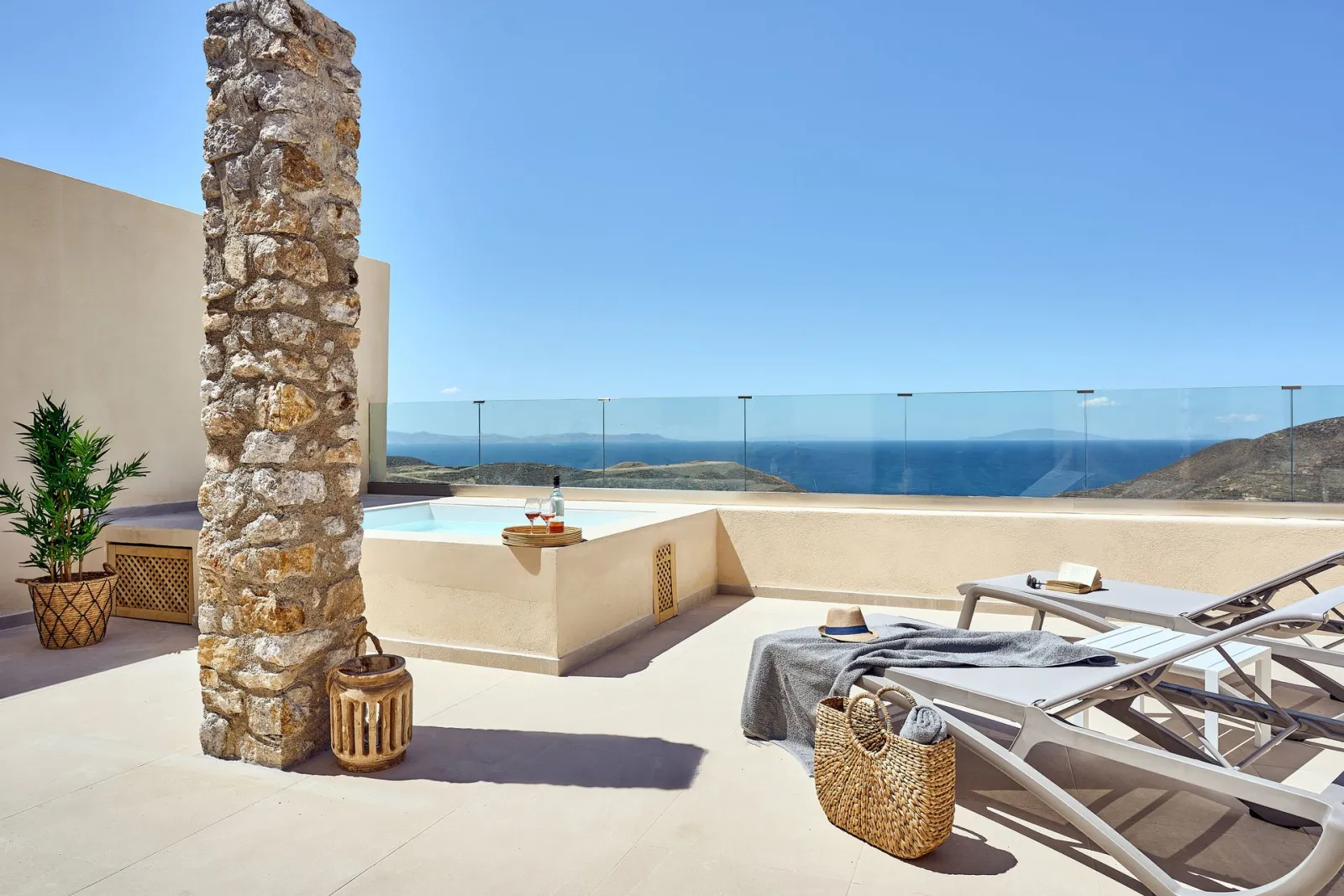 Charm 2 Bedroom Family Suite with Outdoor Petit Plunge Pool Sea &amp; Sunset View
