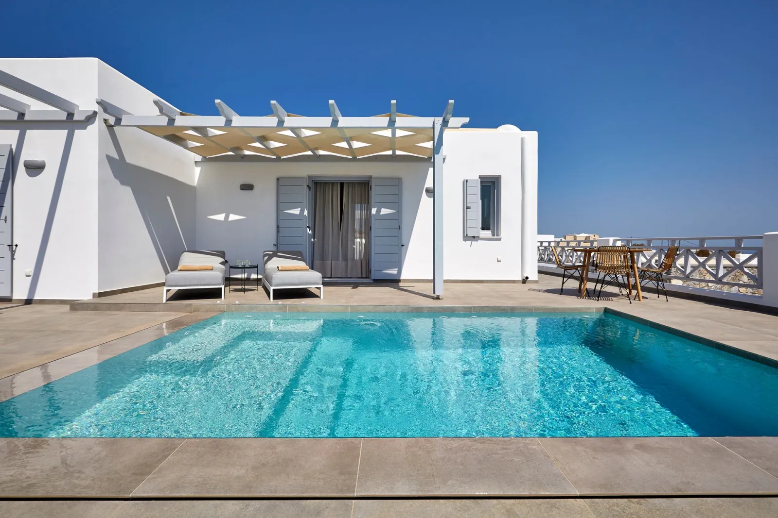 Elegant Suite with private pool &amp; jetted tub