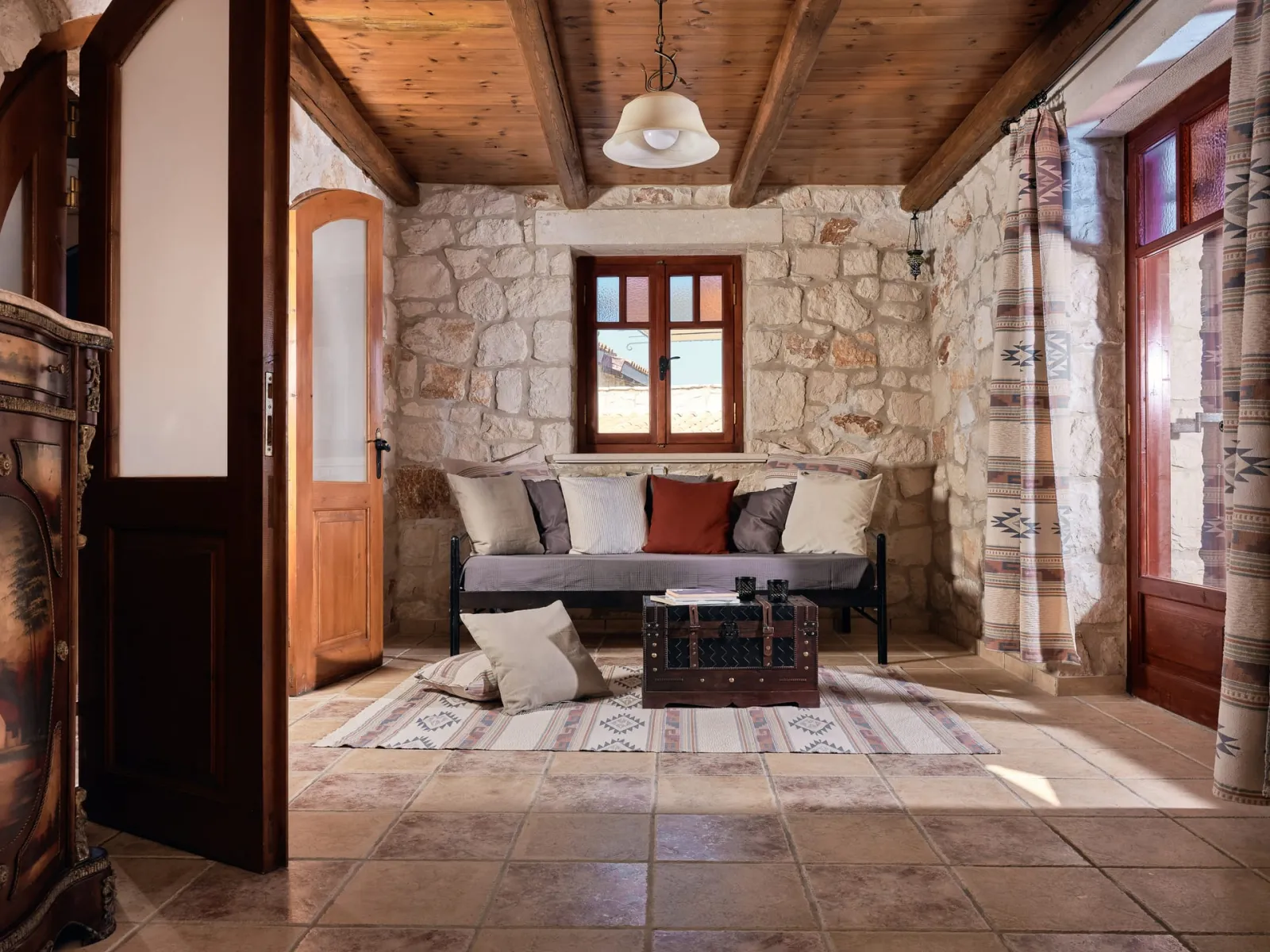 Three Bedroom Grand Suite with Sea View - Split Level