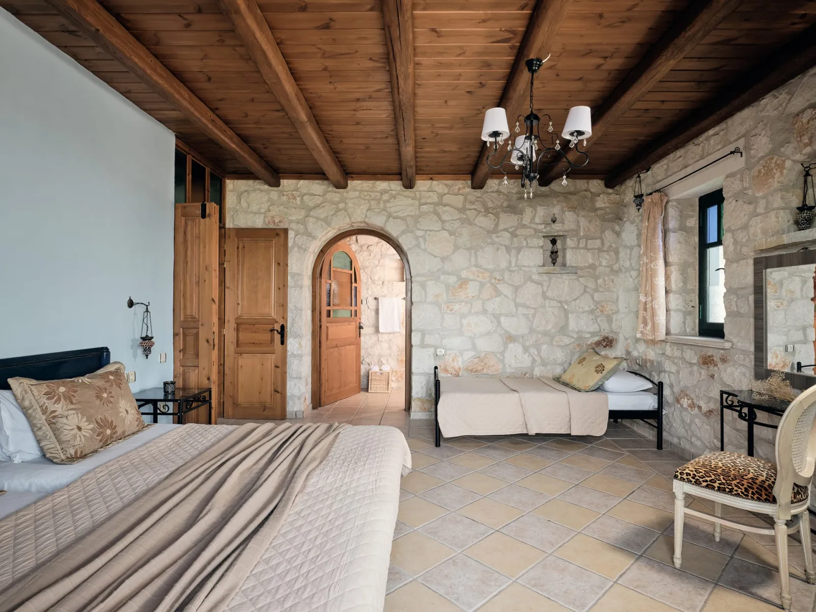 Three Bedroom Master Suite with Sea View - Split Level