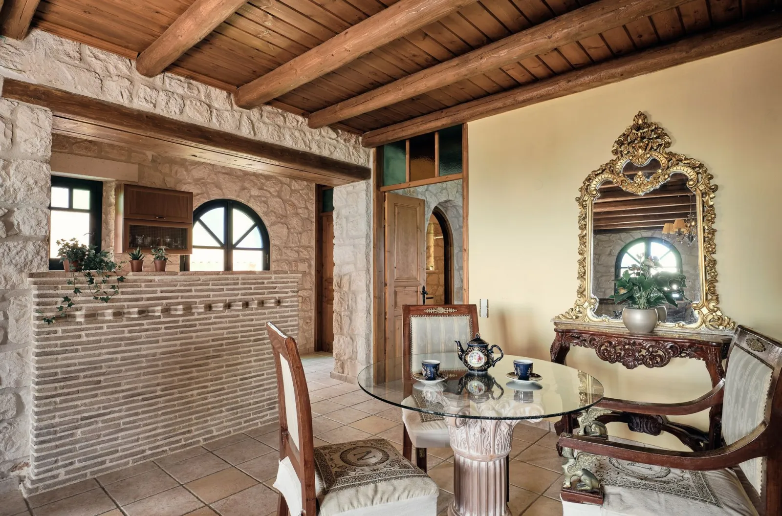 Three Bedroom Master Suite with Sea View - Split Level