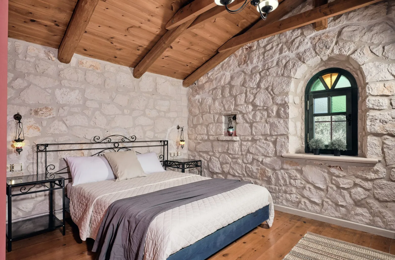 Three Bedroom Master Suite with Sea View - Split Level