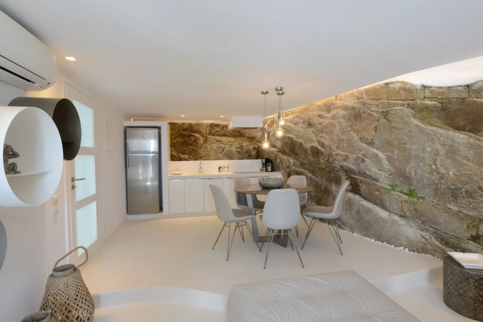Amethyst - 1 Bedroom Deluxe Suite with shared pool