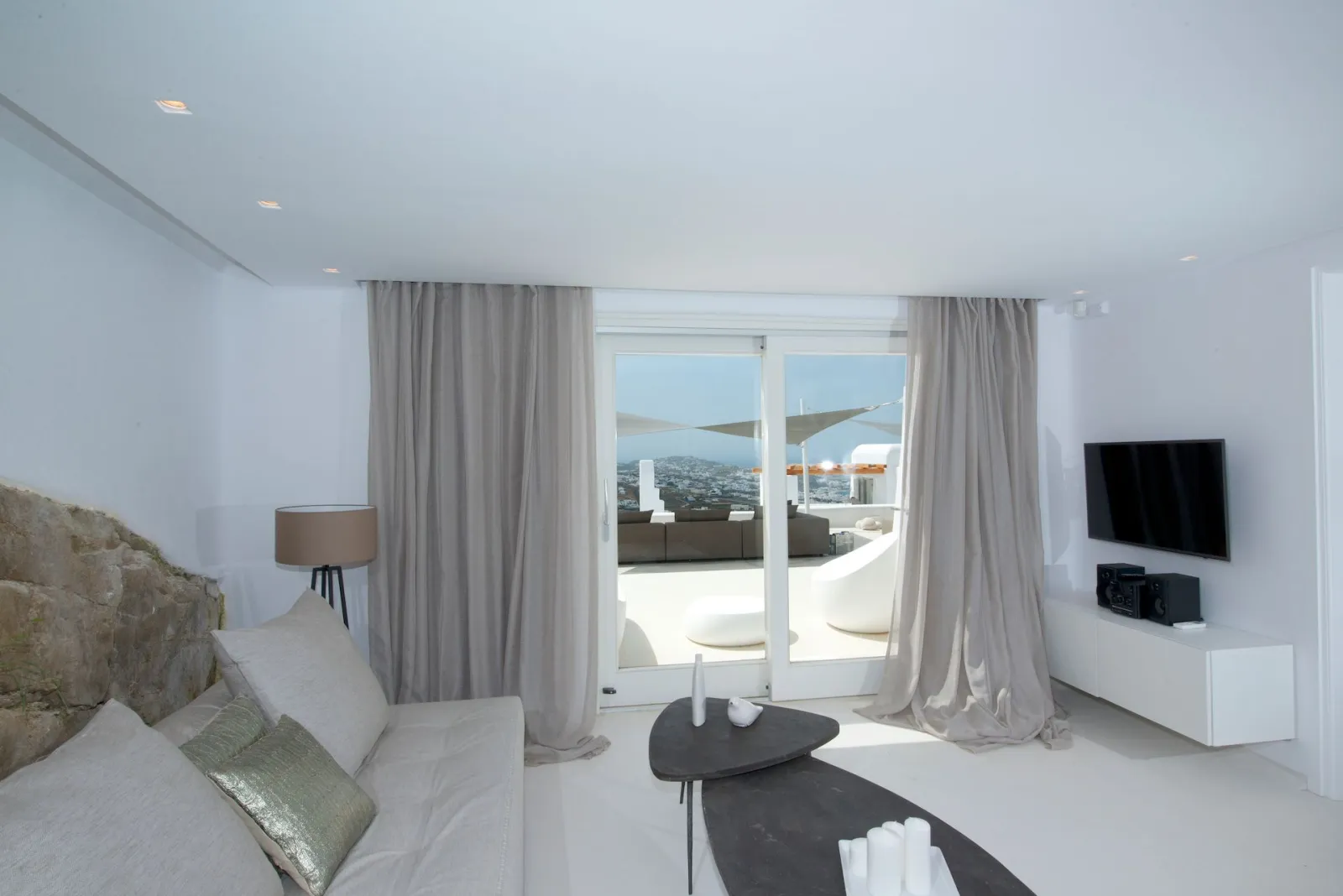 Amethyst - 1 Bedroom Deluxe Suite with shared pool