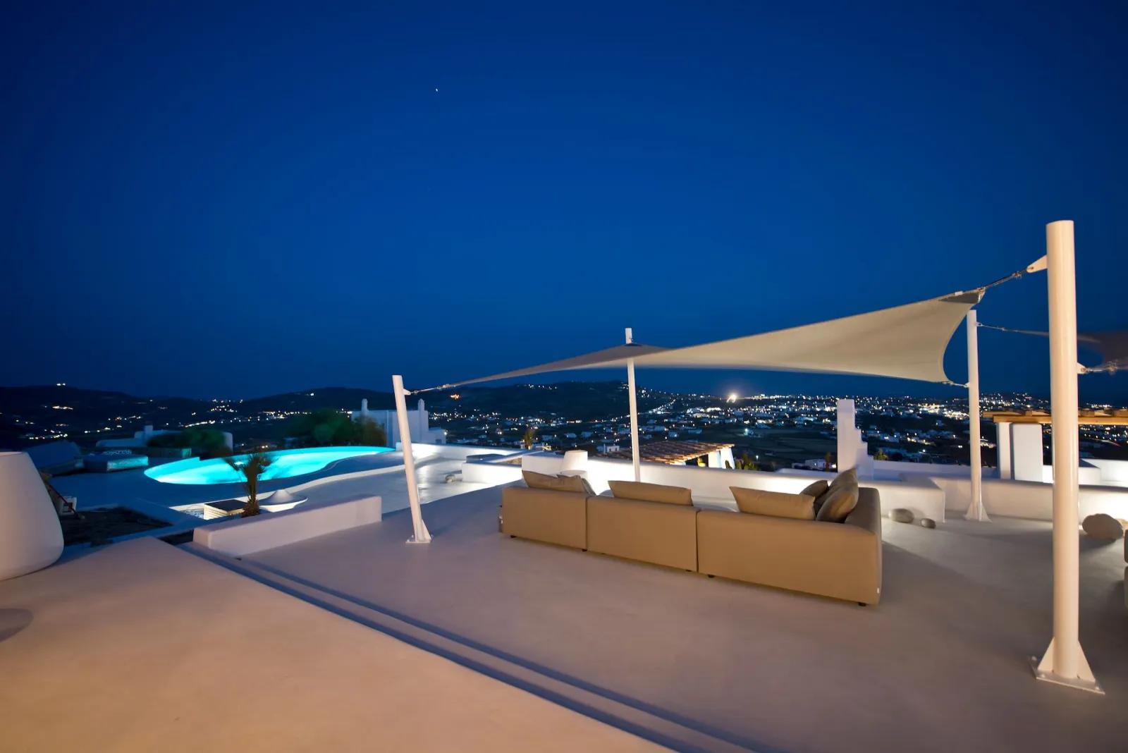 Ruby - 1 Bedroom Deluxe Suite with shared pool