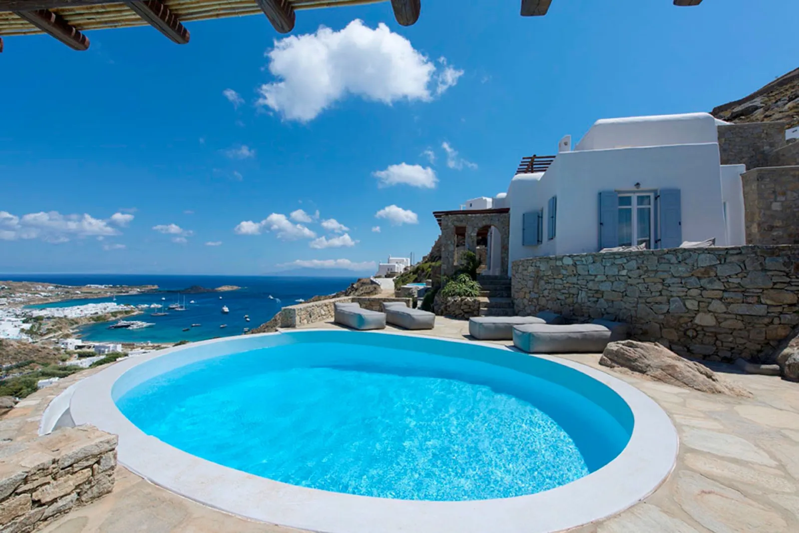 Ammonite - 4 Bedroom Villa in Psarou with Private Heated Pool