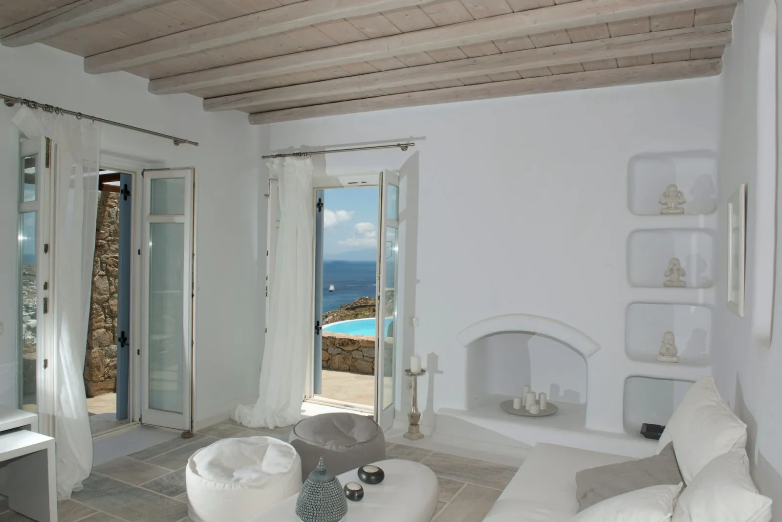 Ammonite - 4 Bedroom Villa in Psarou with Private Heated Pool