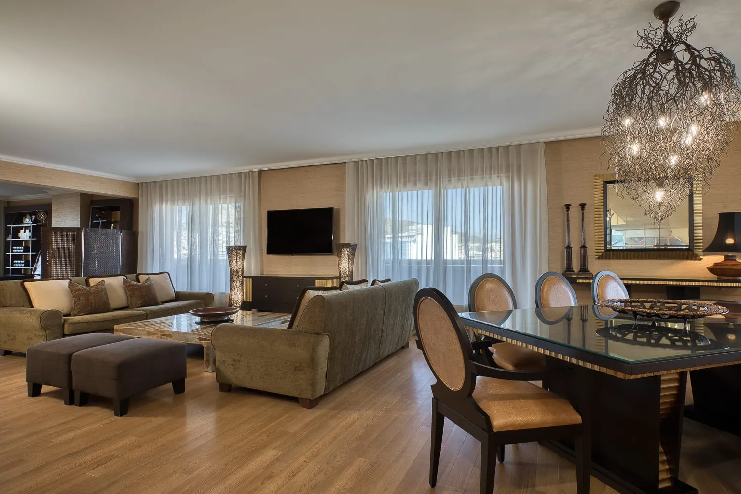 Presidential Suite 815