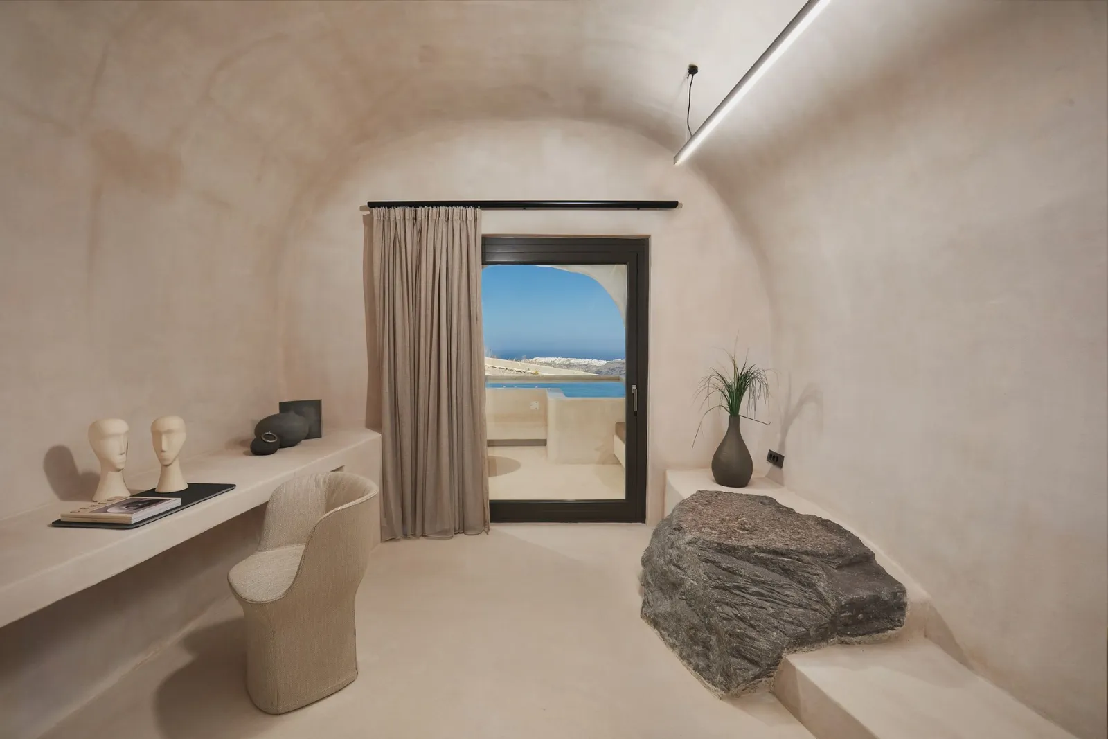 Astral Cave Suite with Jacuzzi &amp; Caldera View