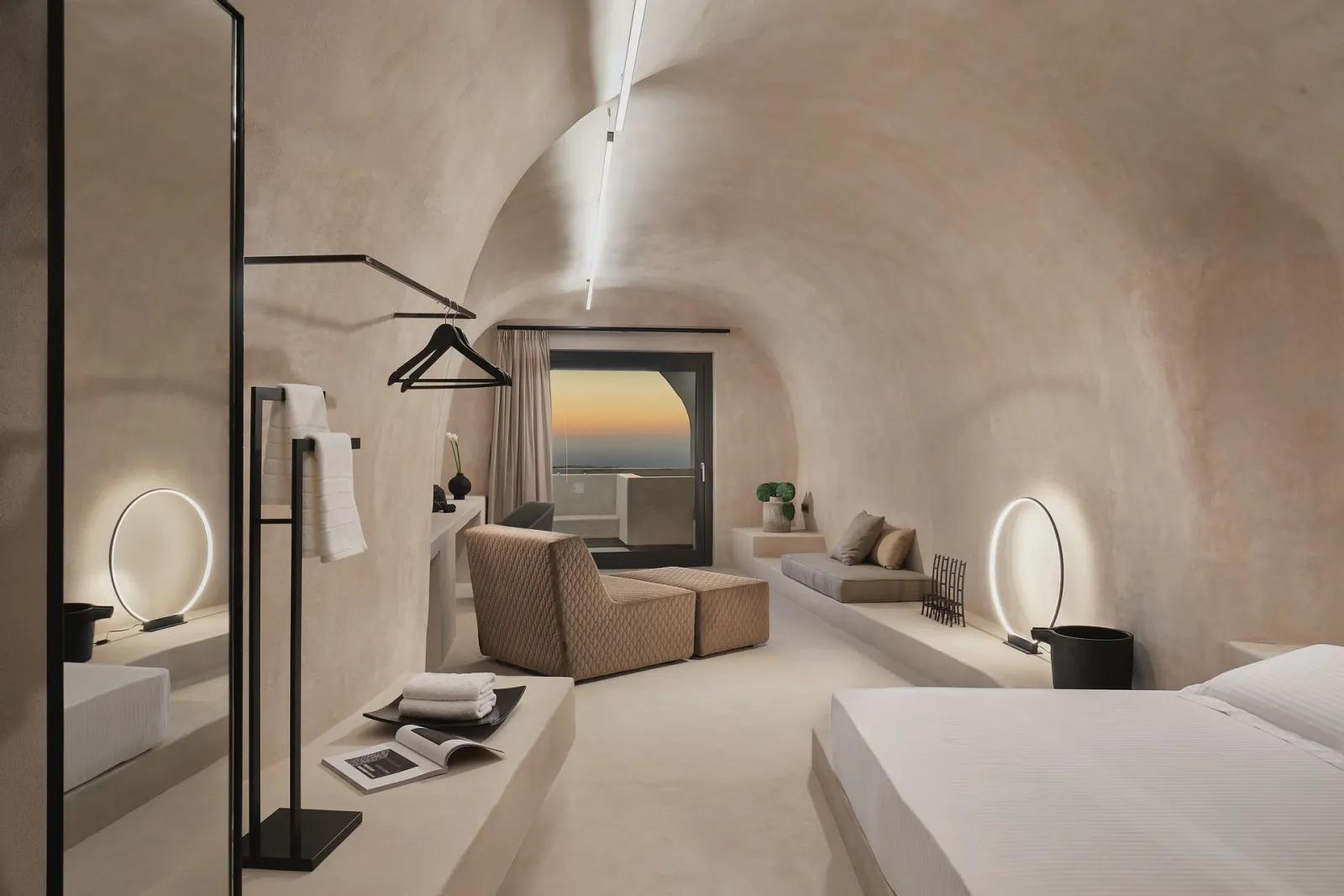 Astral Cave Suite with Jacuzzi &amp; Caldera View