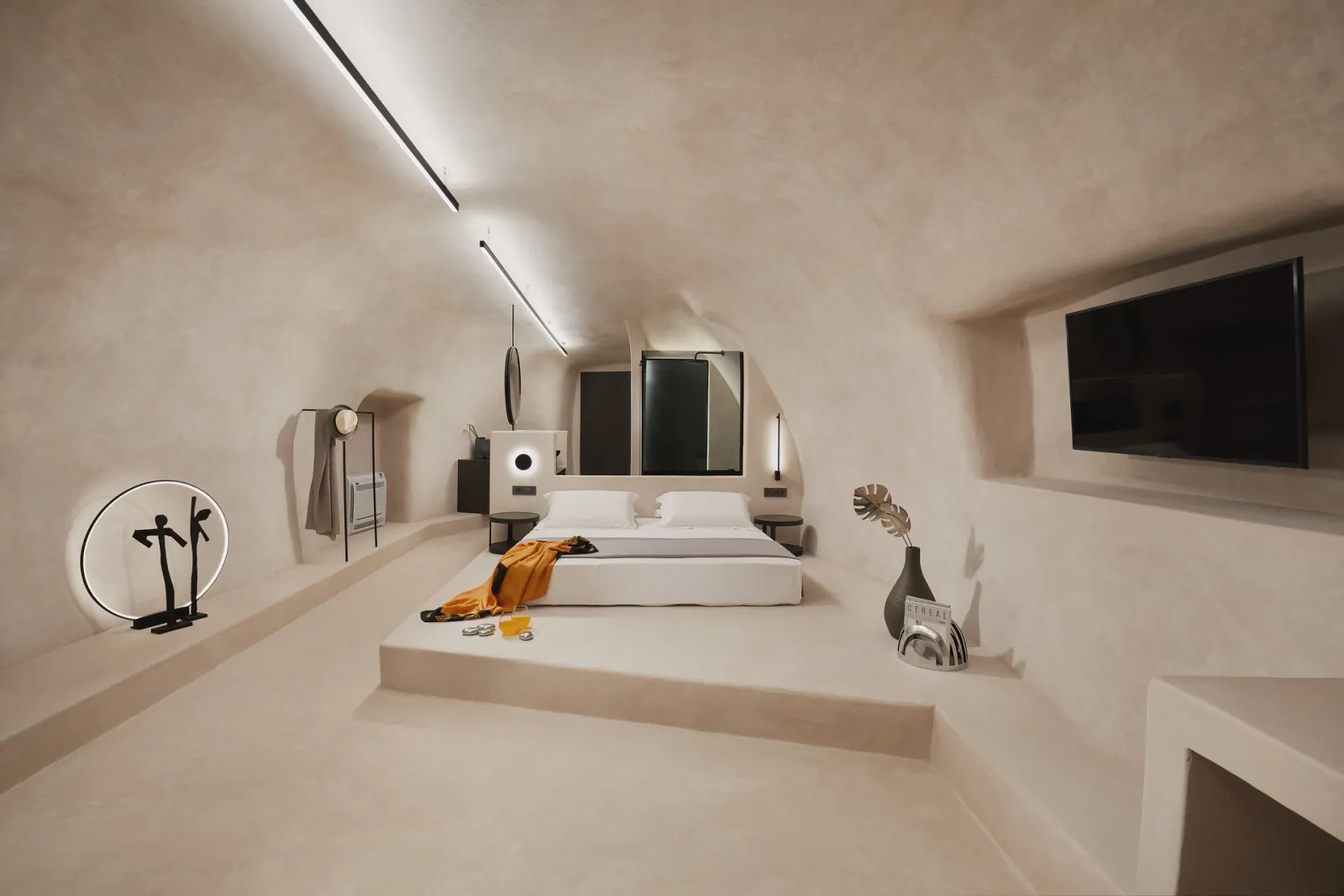 Omni Cave Suite with Jacuzzi & Caldera View