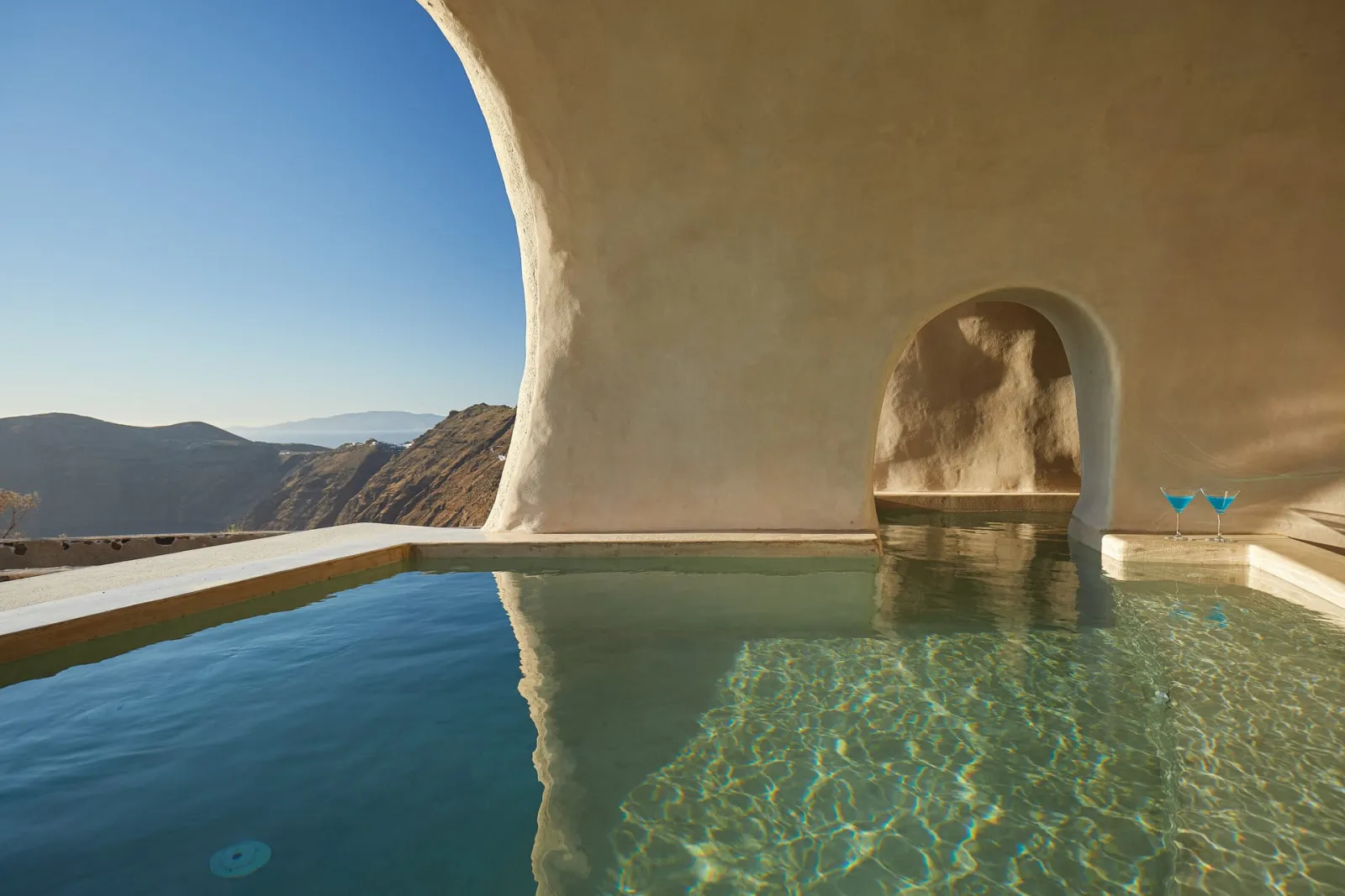 Elysium Cave Suite with Jacuzzi &amp; Caldera View