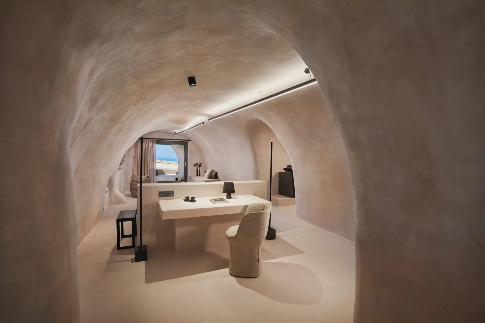 Cosmic Cave Suite with Outdoor Jacuzzi &amp; Caldera View