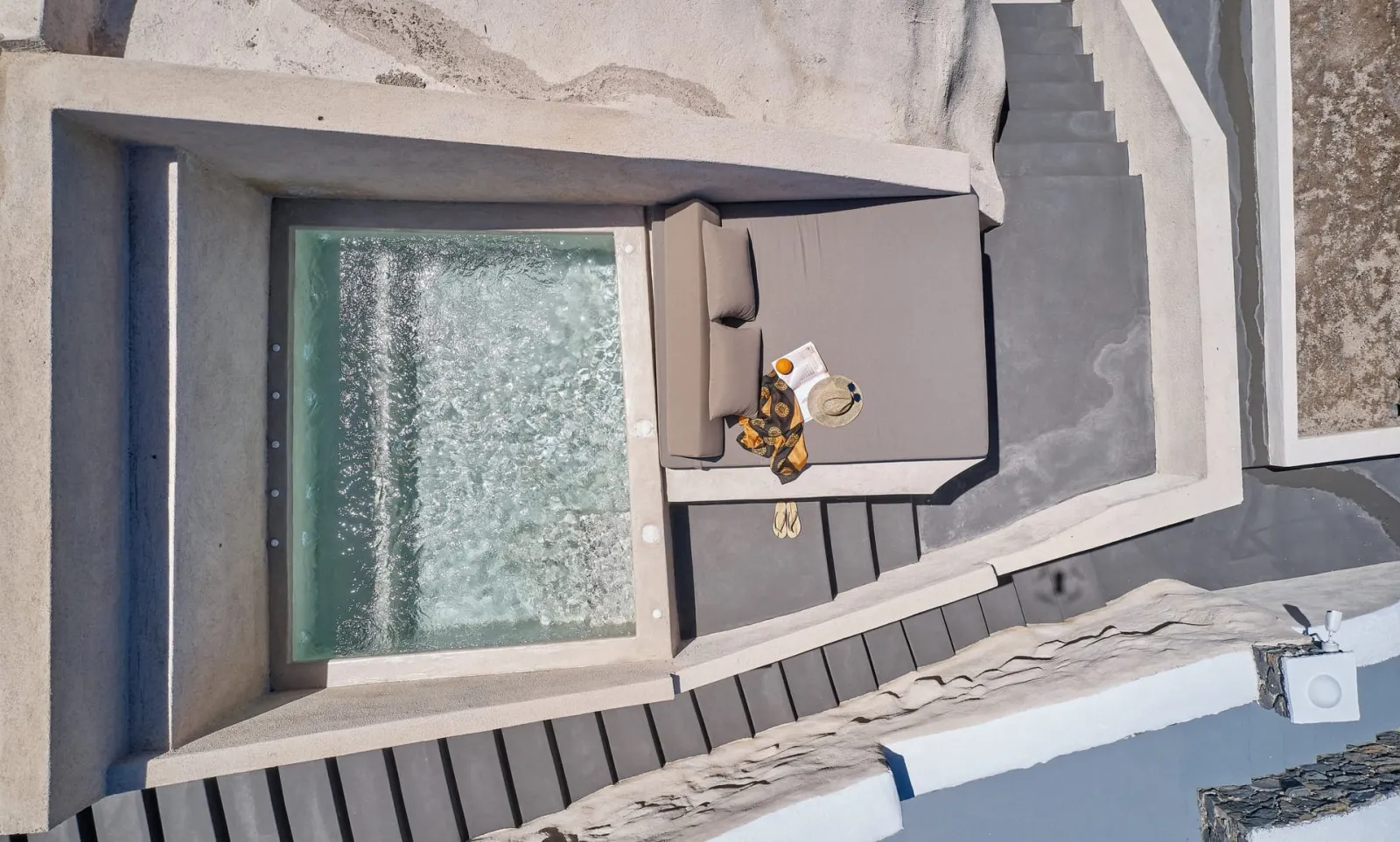 Cosmic Cave Suite with Outdoor Jacuzzi & Caldera View