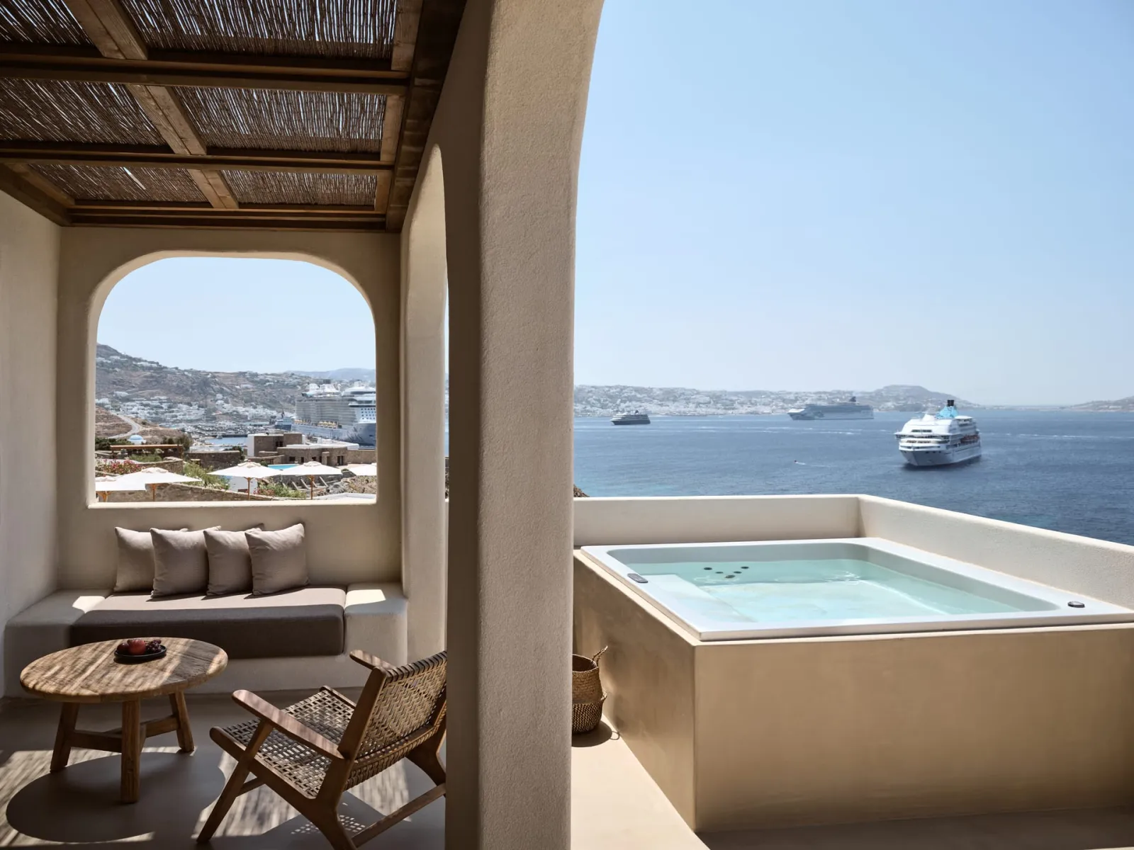 OMEON Signature Suite Sea View with Private Hot Tub