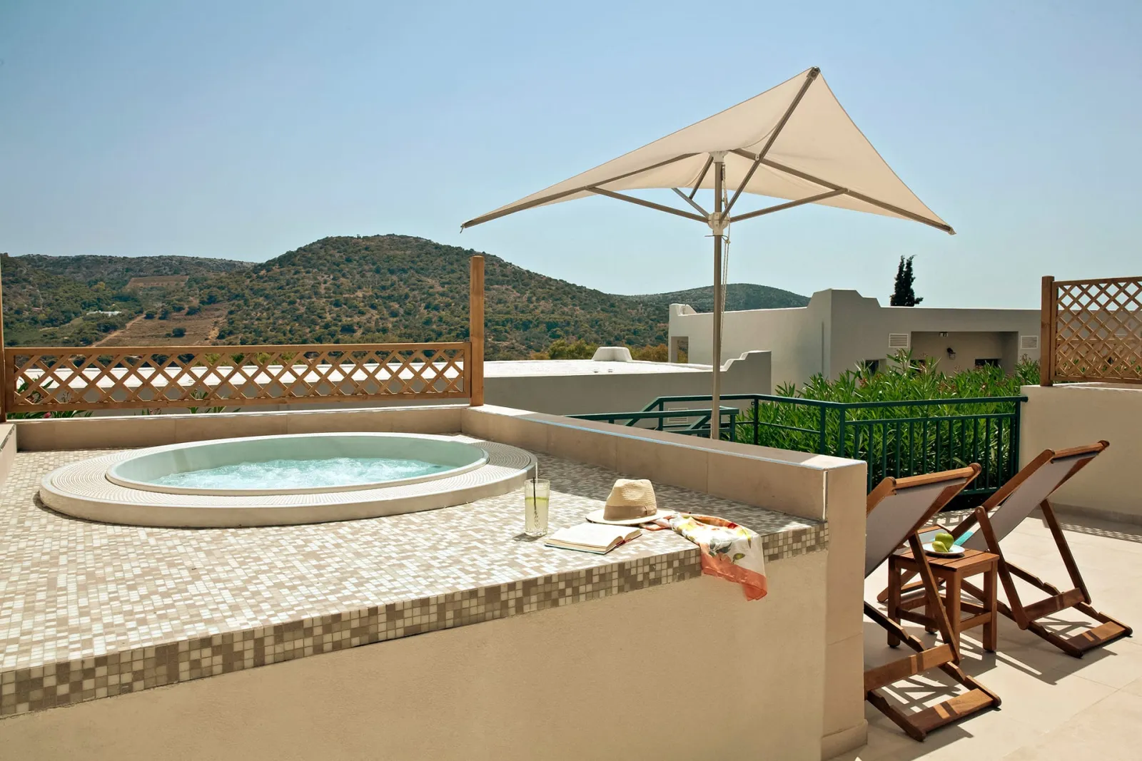 Executive Maisonette Sea View with Hot Tub
