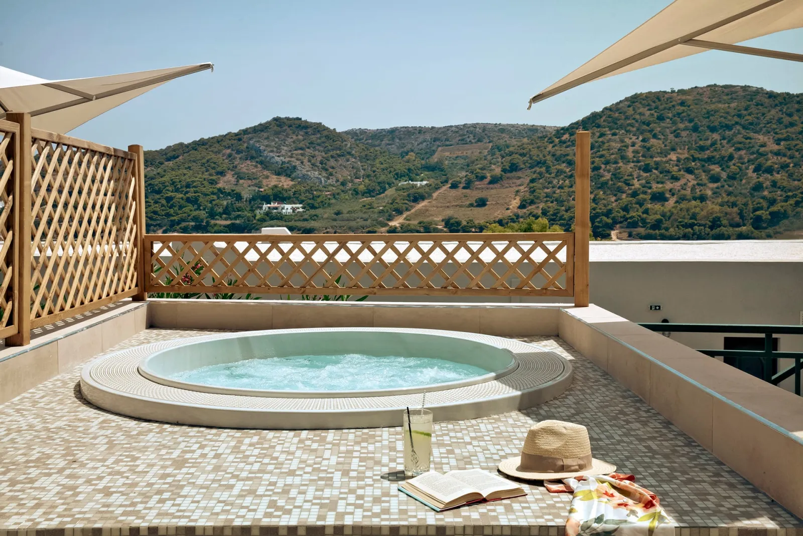 Executive Maisonette Sea View with Hot Tub