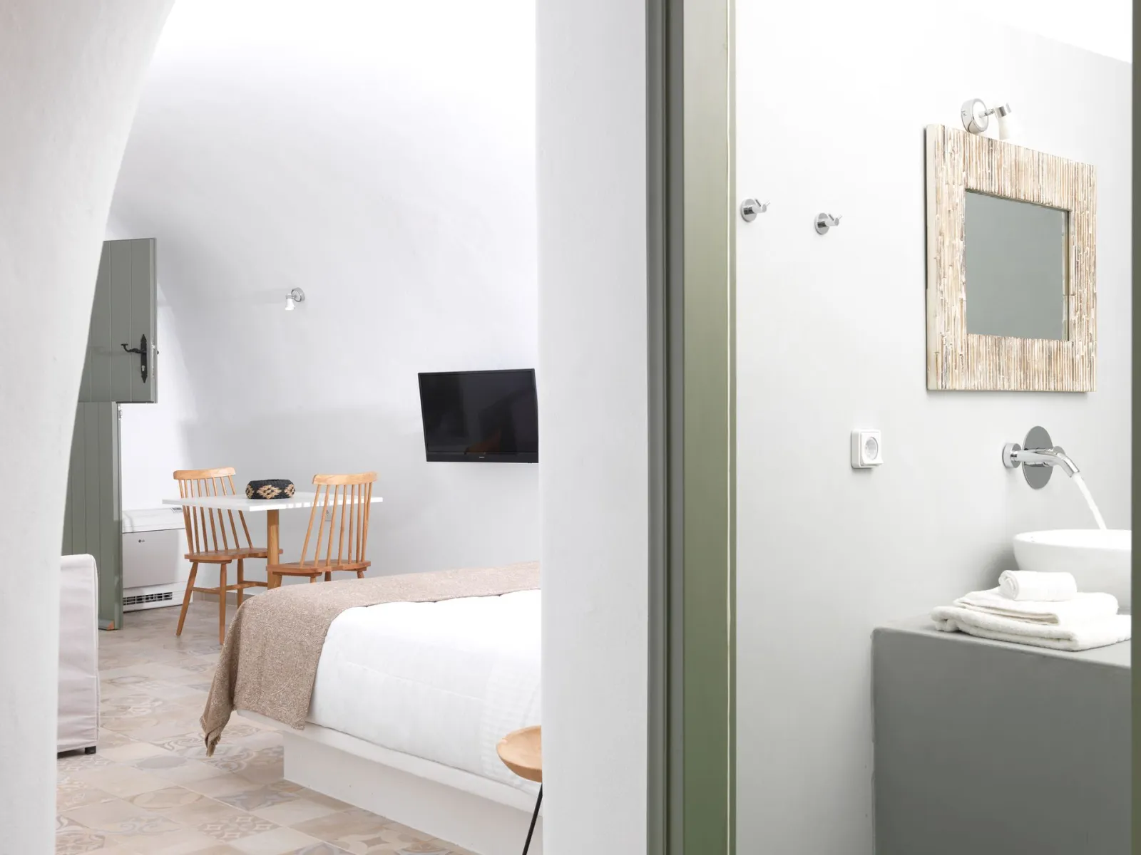 Delight Comfort Cave Studio with Private Plunge Pool