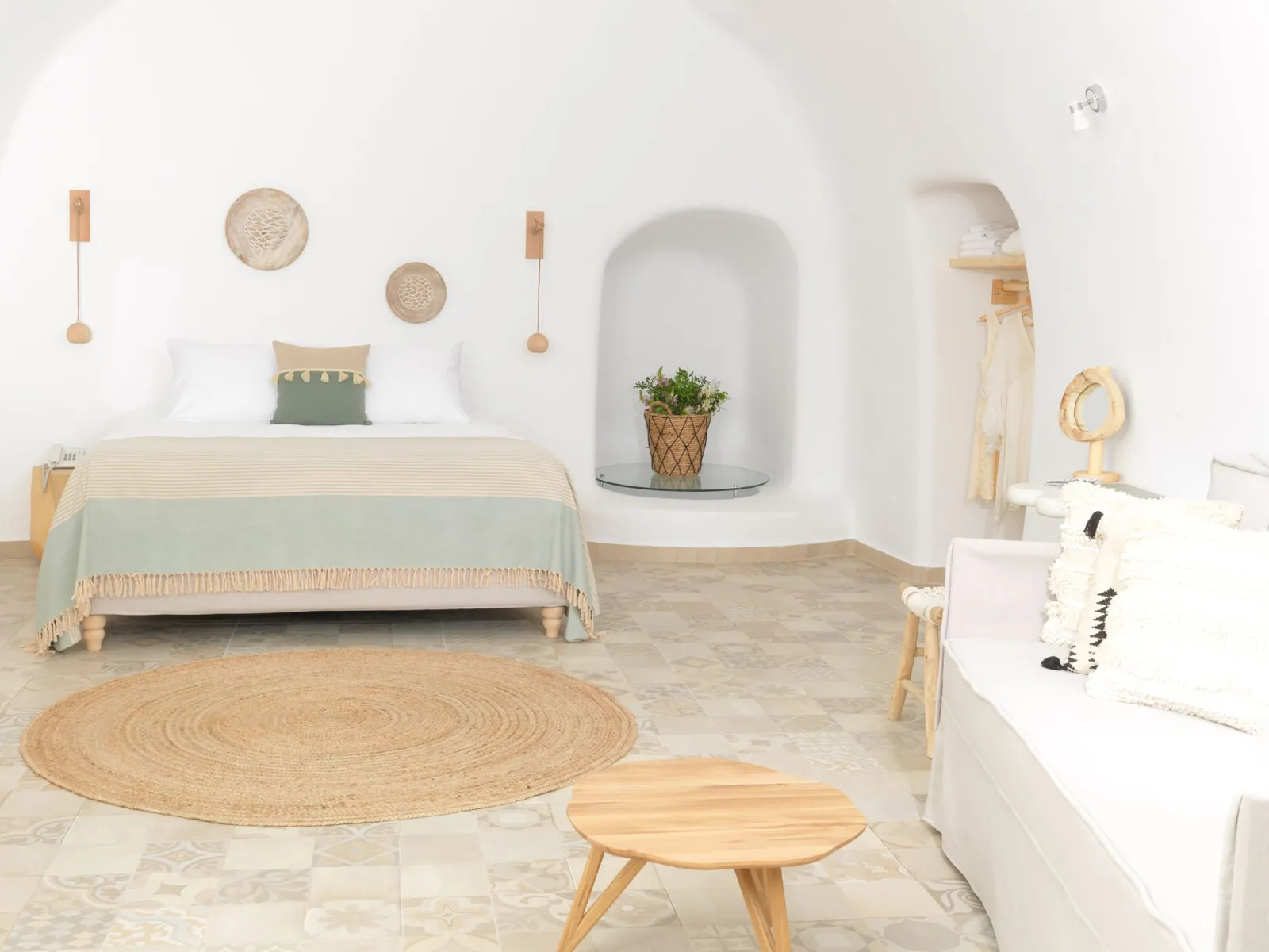 Serenity Honeymoon Cave Studio with Private Plunge Pool