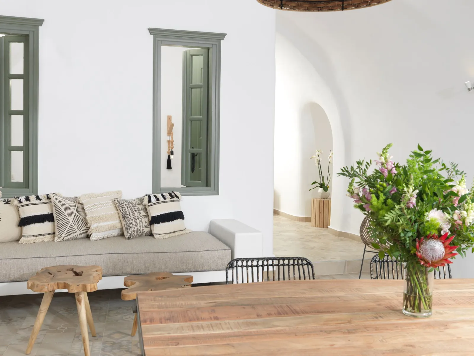 "Hyposkafa" Cave Houses Accommodate 16 Guests