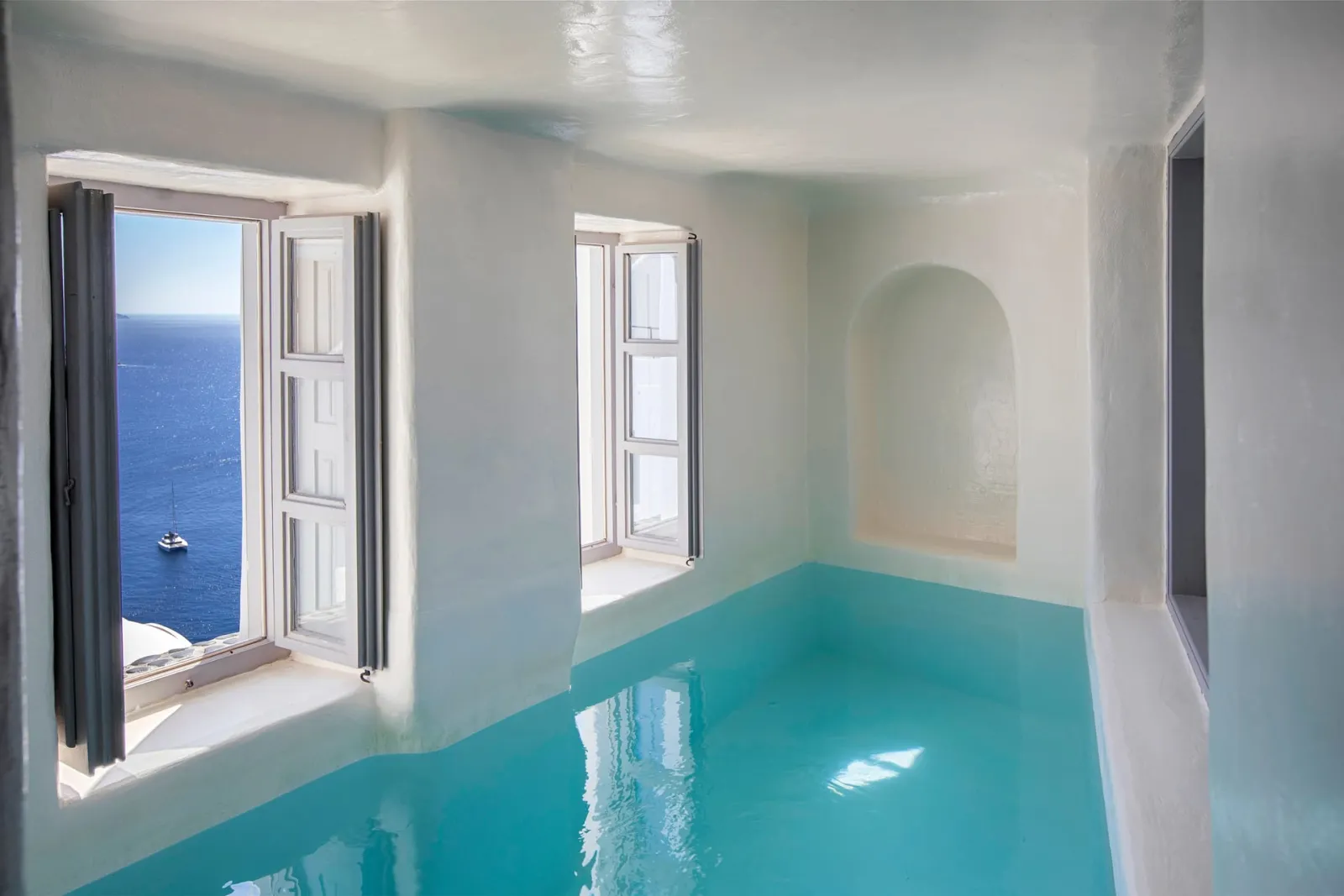 Deluxe Suite with Indoor Plunge Pool and Caldera View