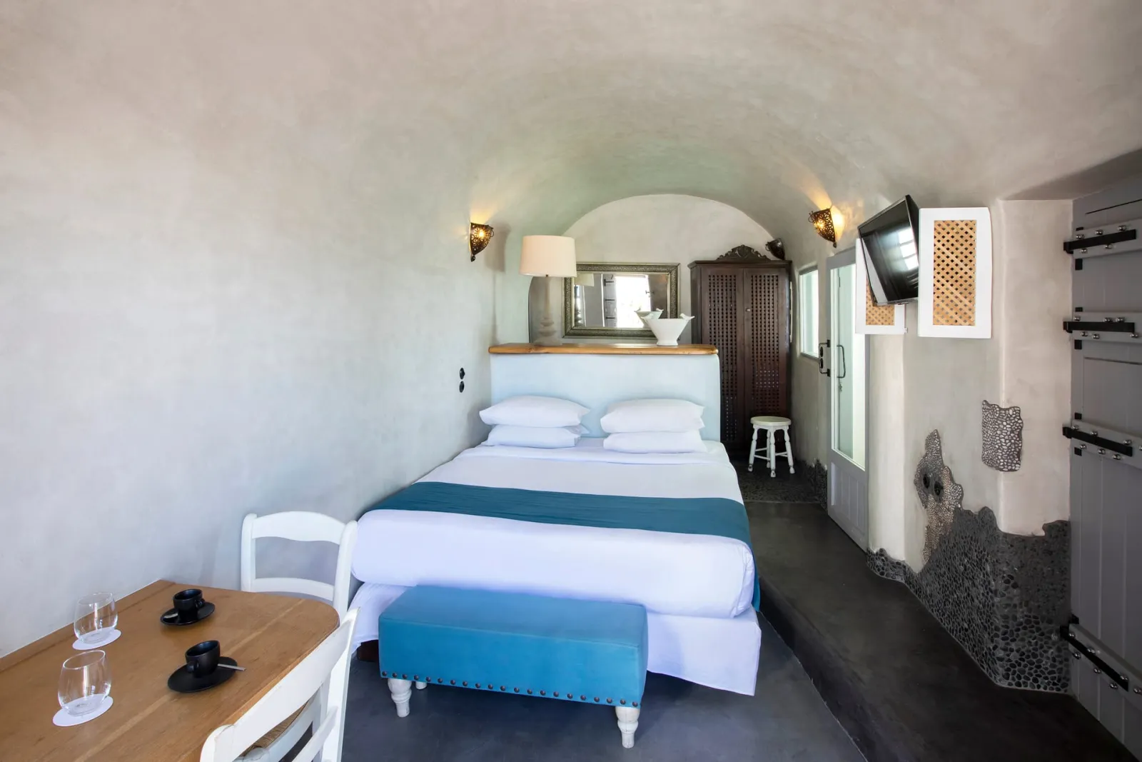 Deluxe Suite with Indoor Plunge Pool and Caldera View