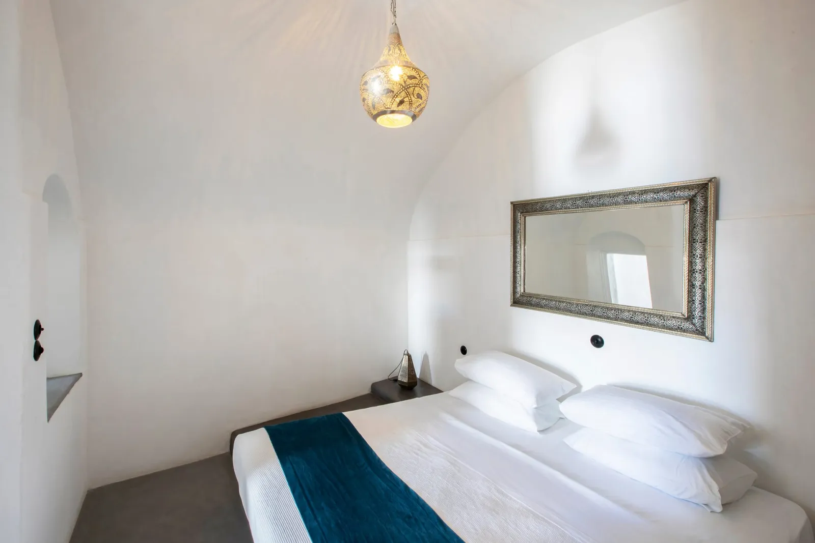 Double Room with Hot Tub and Partial Caldera View