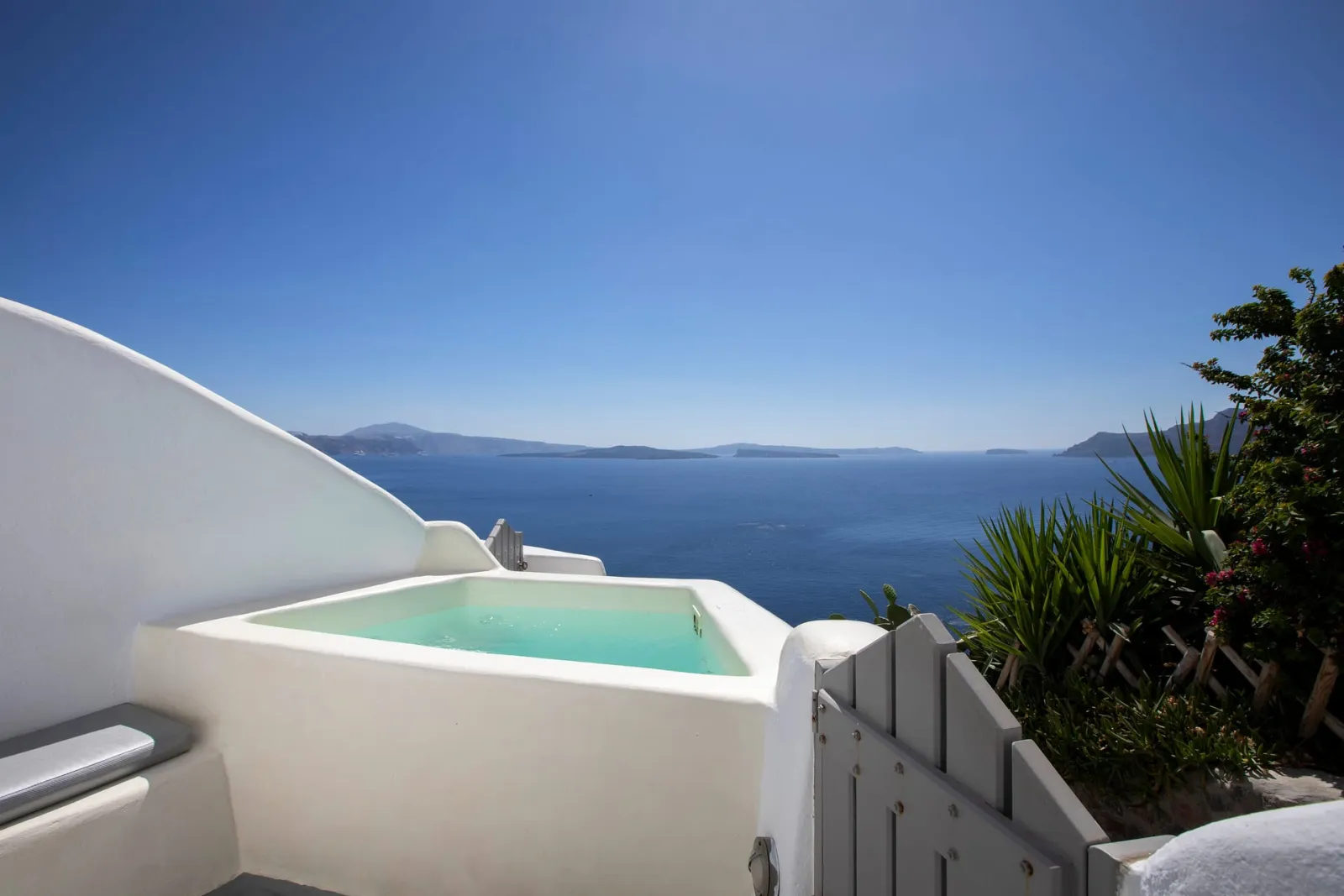 Superior Suite with Hot Tub and Caldera View