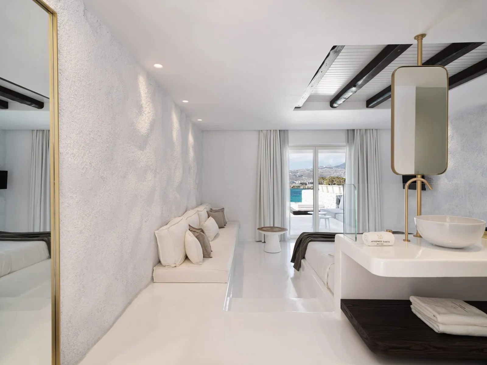 Executive Suite with Private Heated Pool Sea View