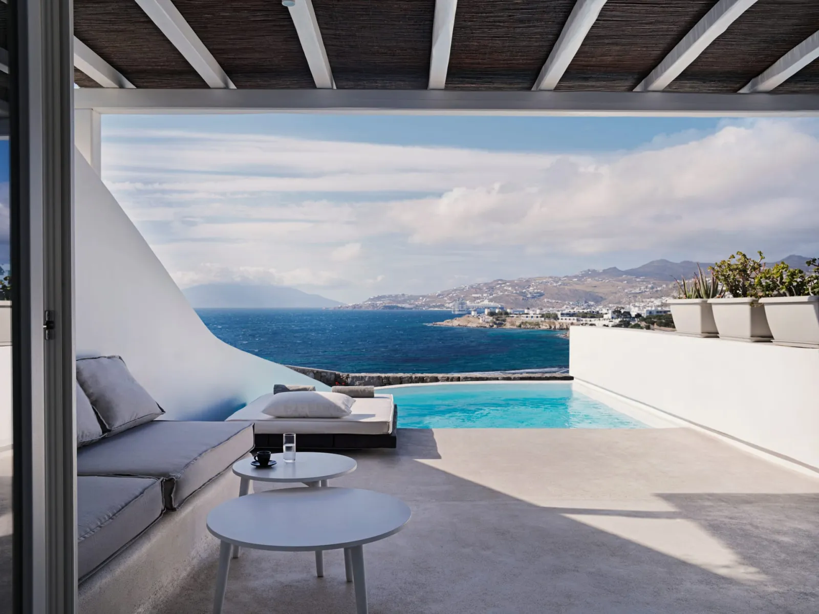 Executive Suite with Private Heated Pool Sea View