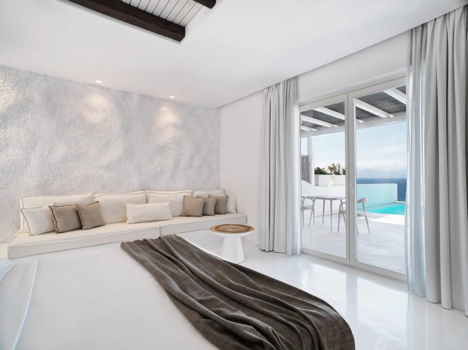 Executive Suite with Private Heated Pool Sea View