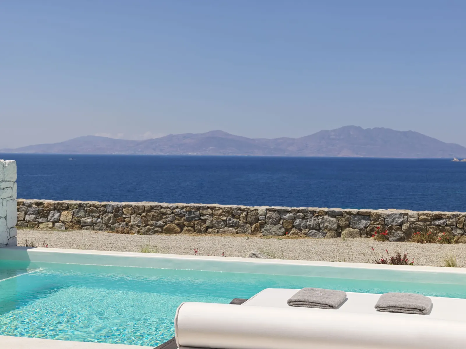 Signature Suite with Private Heated Pool Sea View