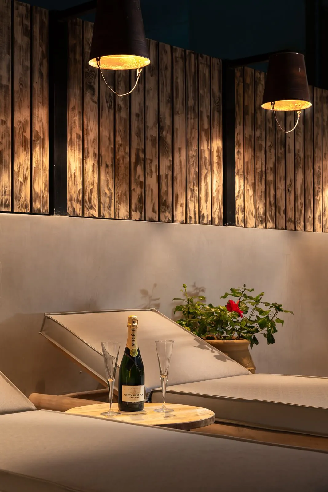 Queen Suite with Private Outdoor Hydromassage Tub | Iviskos