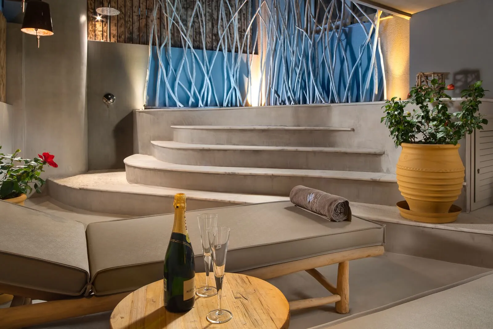 Queen Suite with Private Outdoor Hydromassage Tub | Iviskos