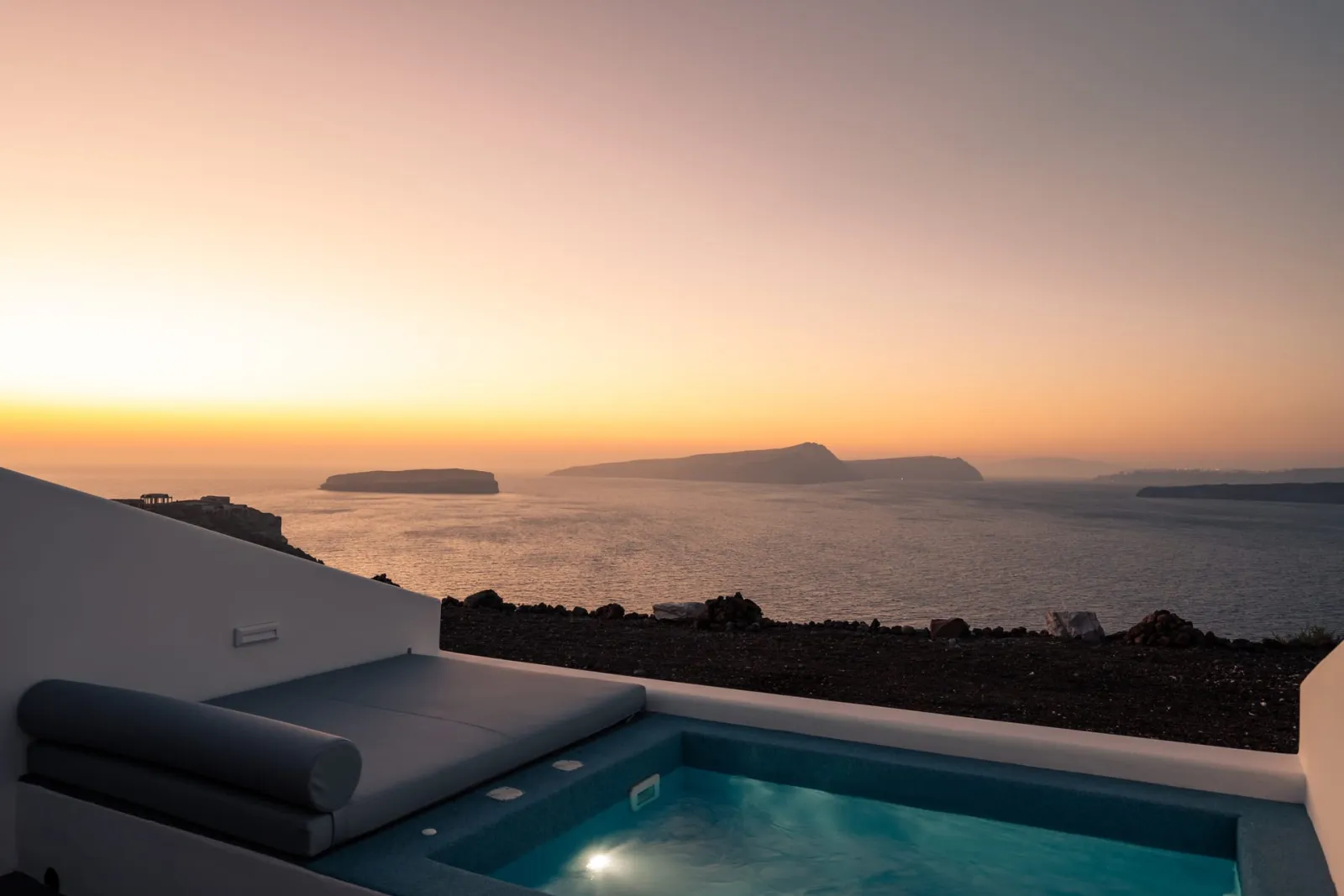 Deluxe Suite with Caldera View &amp; Outdoor Mini Plunge Pool