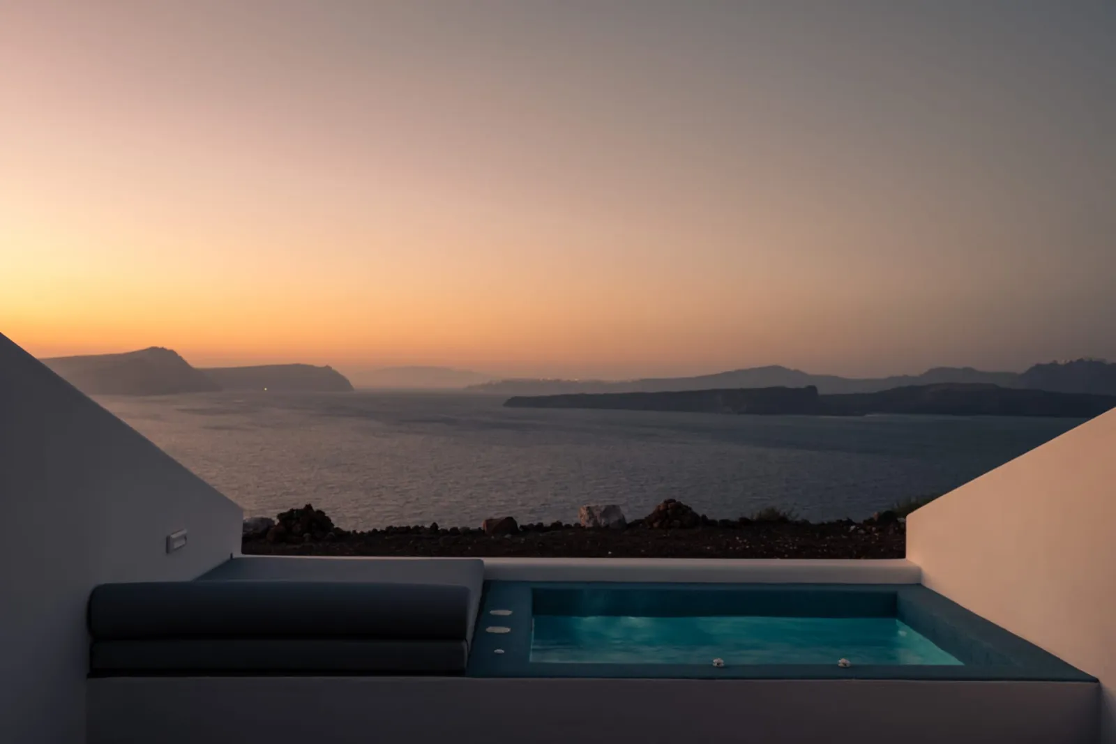 Deluxe Suite with Caldera View &amp; Outdoor Mini Plunge Pool