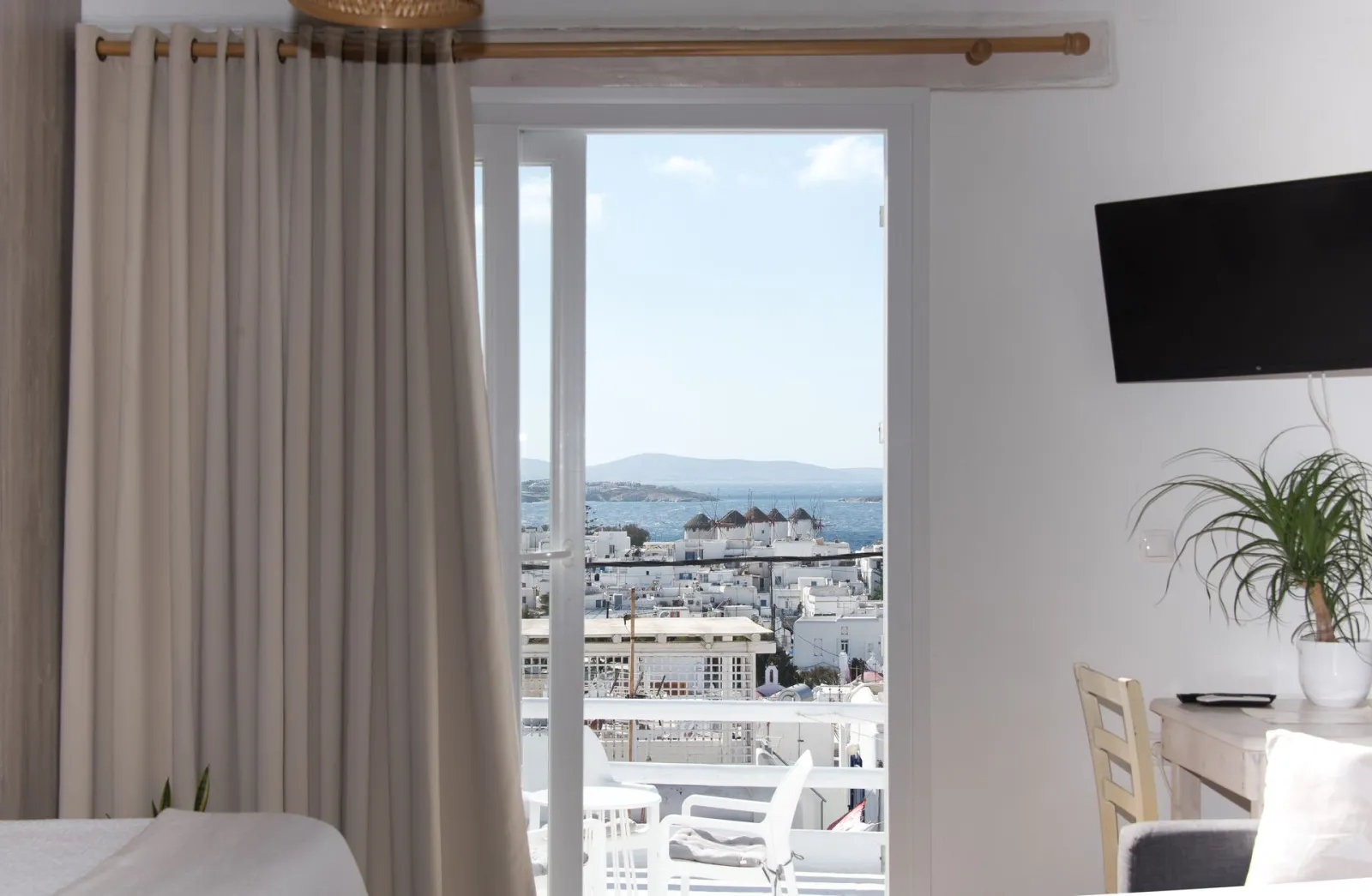 Deluxe Queen Studio Seaview