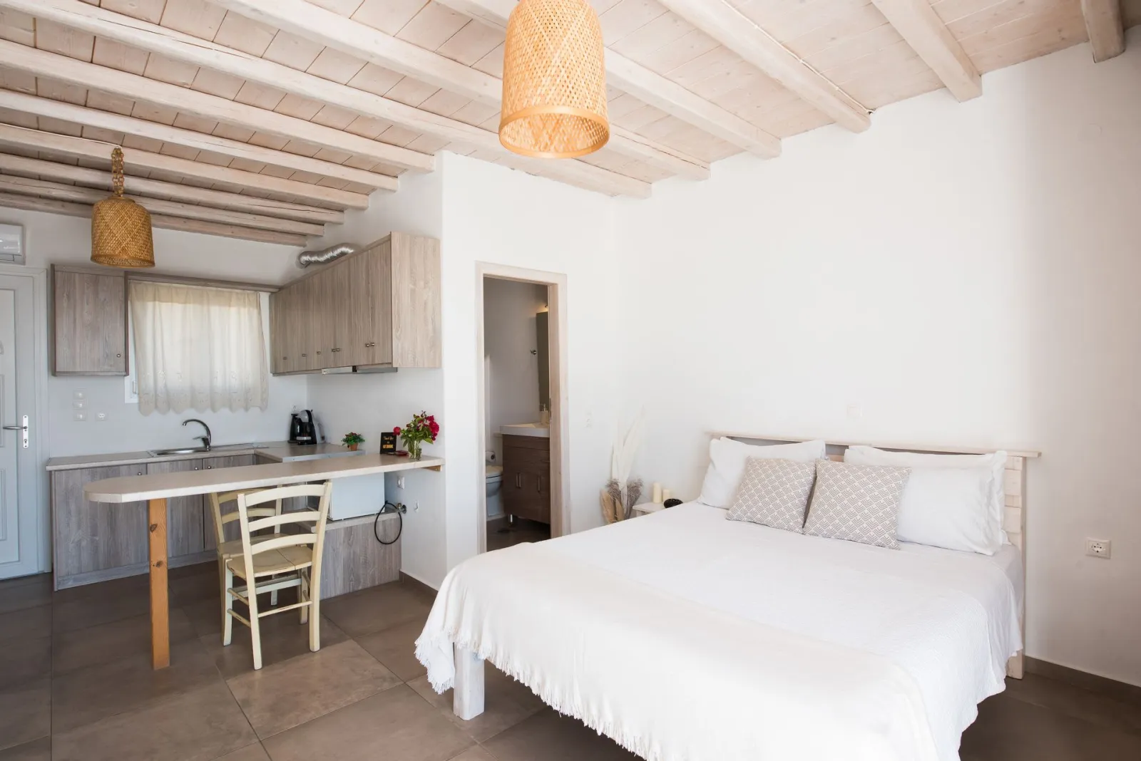 Deluxe Queen Studio Seaview