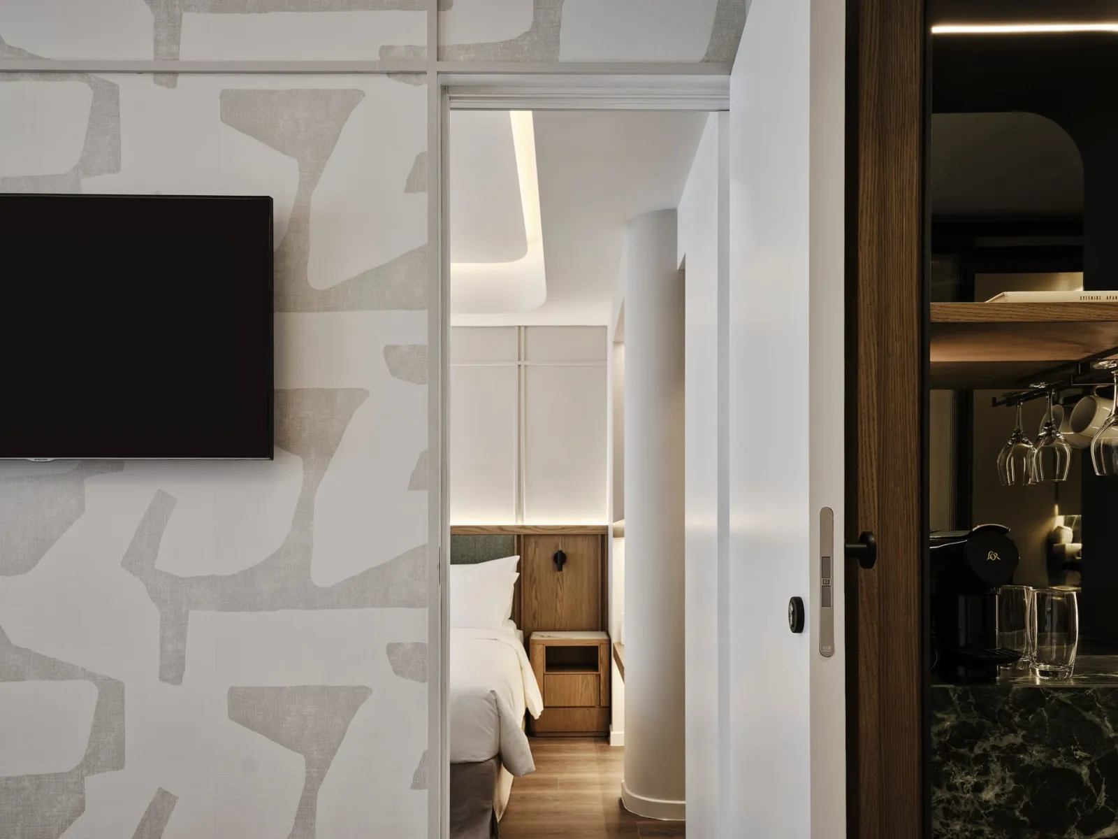 Connecting Room